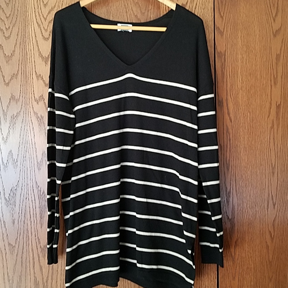 Worn once black and cream stripe tunic sweater